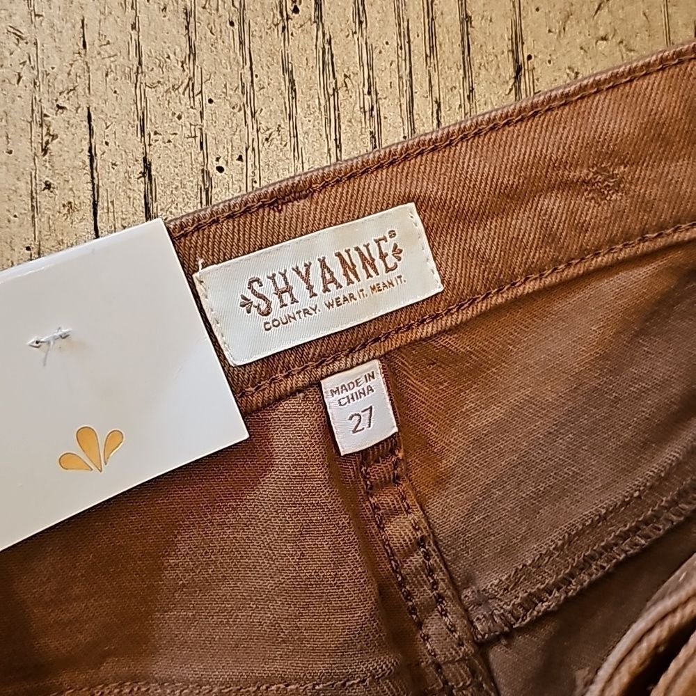 Shayanne brown denim shorts size 27 runs more like 26 - Picture 4 of 10